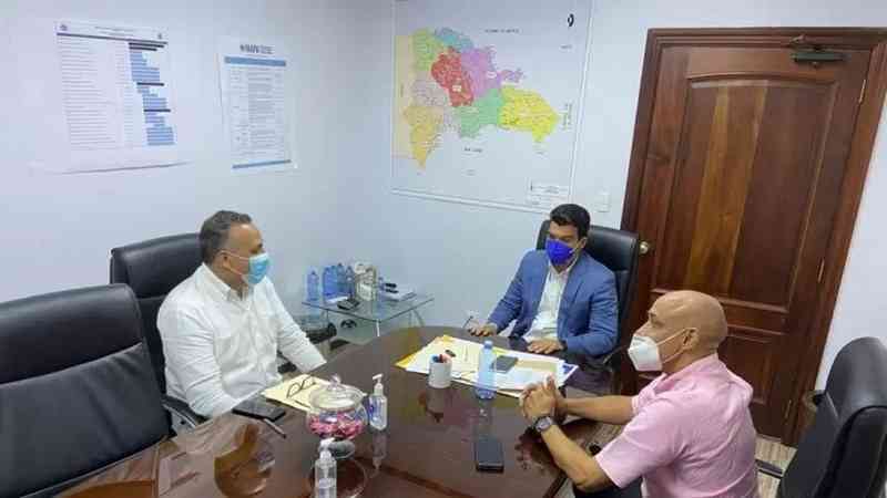 Alcalde de Bayaguana trata con INAPA sobre construcción planta de agua