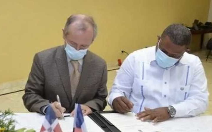 Firman acuerdo para beneficio del municipio San Antonio de Guerra