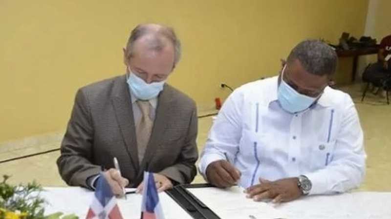 Firman acuerdo para beneficio del municipio San Antonio de Guerra